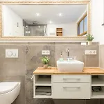Апартаменты Apartments Zum Roten Lamm- Bad Krozingen By Living Timeless Бад-Кроцинген
