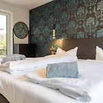 Apartments Zum Roten Lamm- Bad Krozingen By Living Timeless Бад-Кроцинген